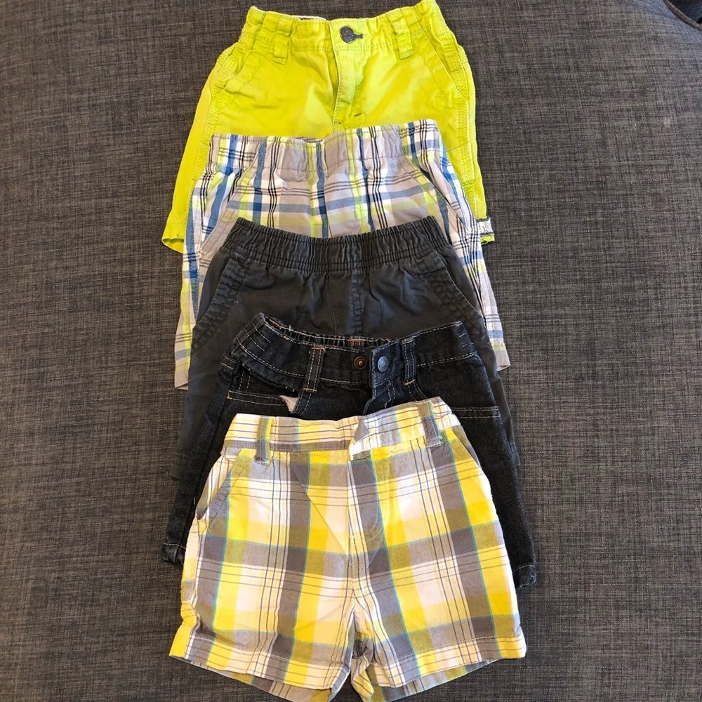 Bundle of 5 pairs of shorts, size 12 mo